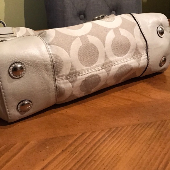 Cream coach shoulder bag - Picture 7 of 8